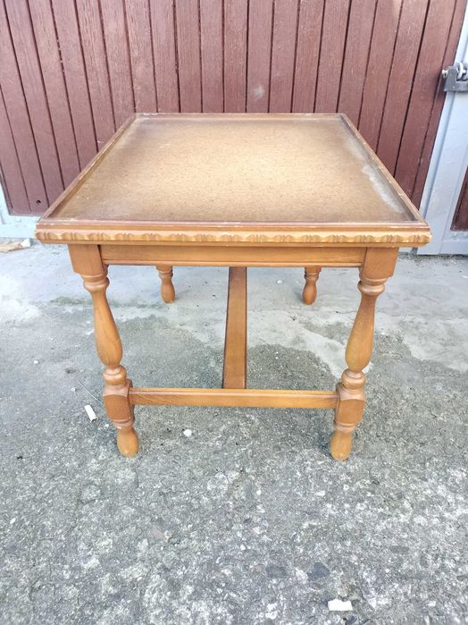 drewniany stoliczek, kwietnik