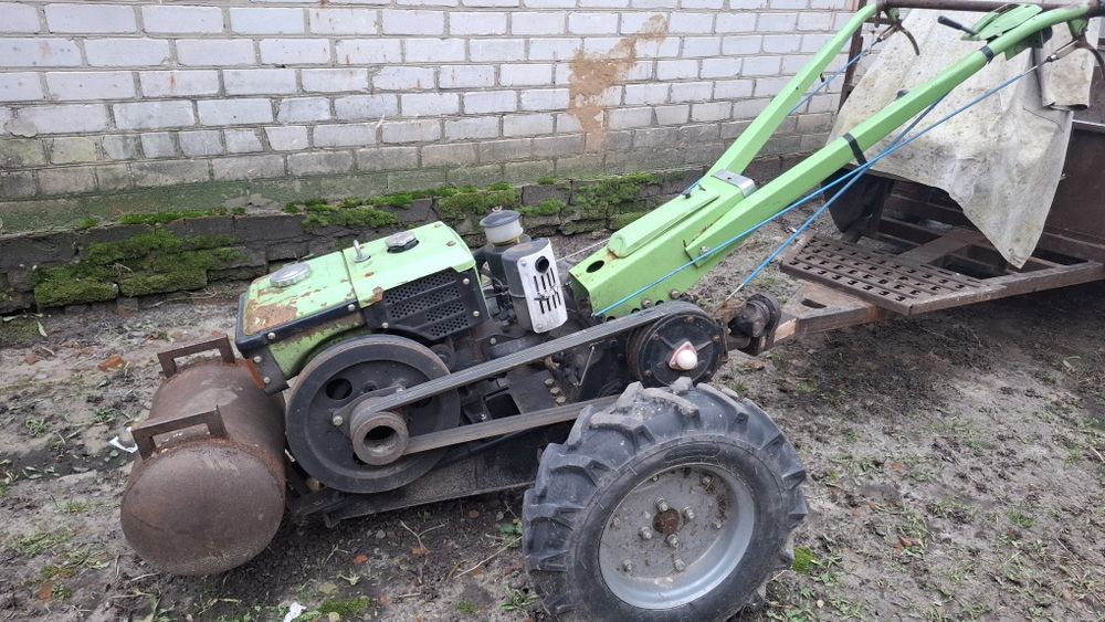 Продам мотоблок  с прицепом.