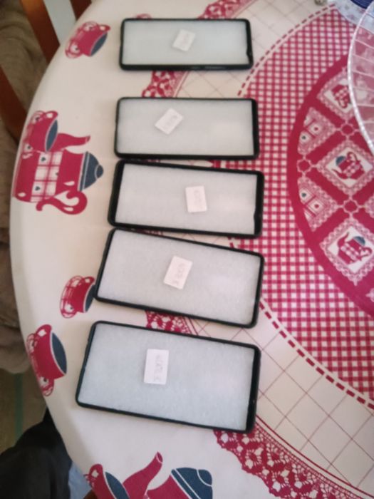 5 capas novas 2€ cada nunca usadas por 5€ tudo