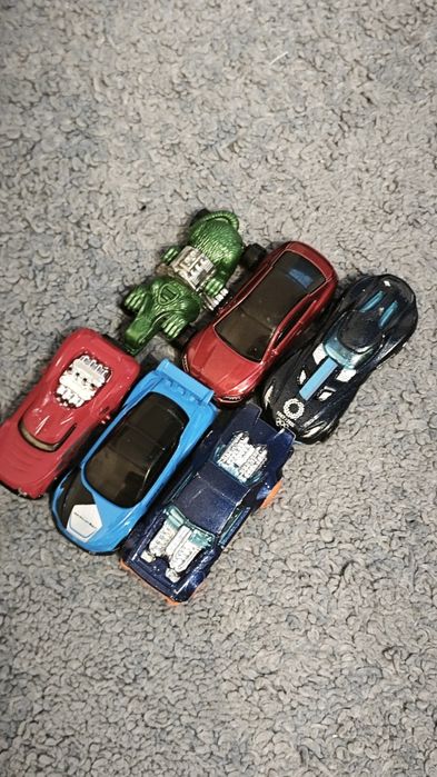 Auta hotwheels 6 szt