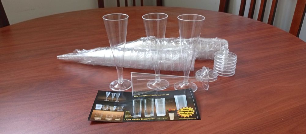 190 plastic flutes.485106965294632960