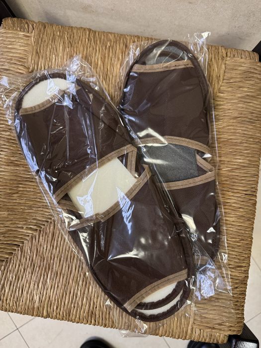 Одноразові тапочкі, труси, халат