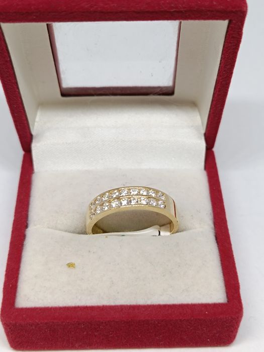 Złoty pierścionek z białymi cyrkoniami roz.19, złoto próby 585