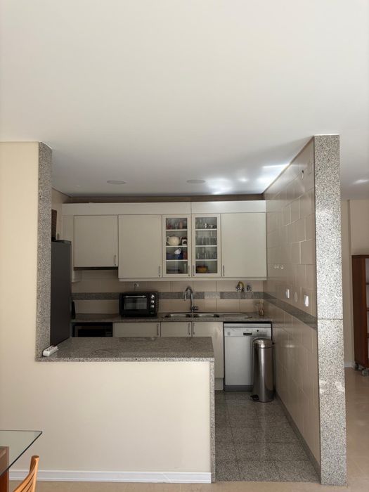Arrendamento apartamento T0 avenida miguel torga 27