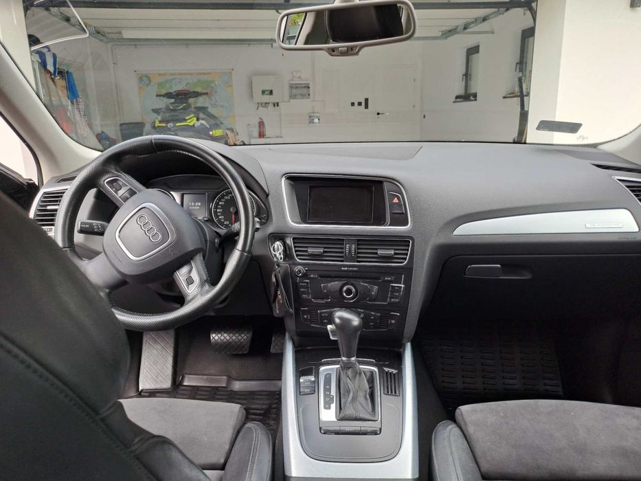 Sprzedam auto AUDI Q5 bezwypadkowy