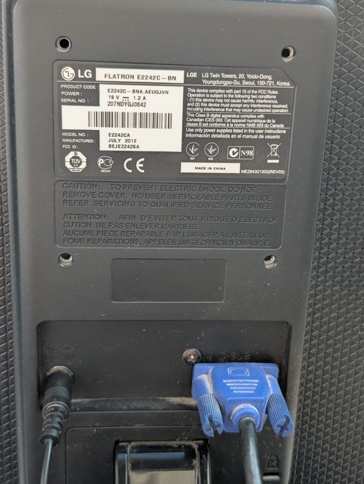 Монитор LG; 22 дюйма ; FullHD HD ; E2242