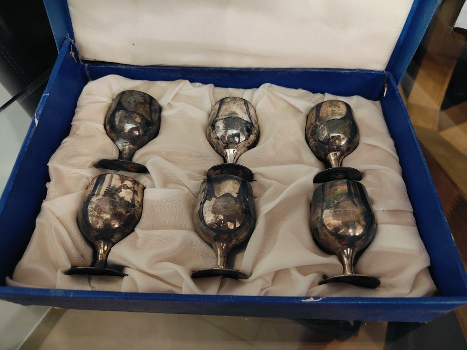 Komplet 6 metalowych kieliszków Brandy