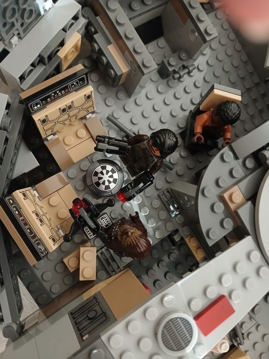 Lego star wars millennium falcon oficial