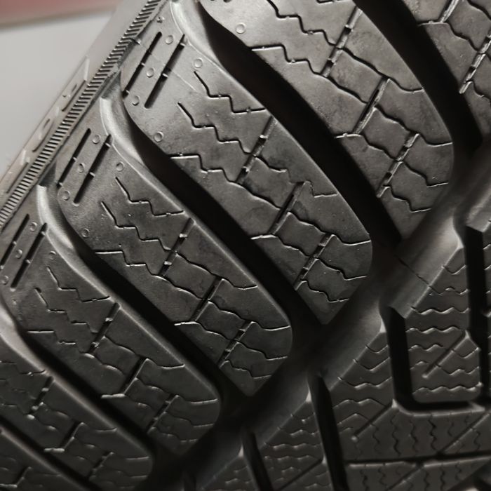 245/40/19 Pirelli Winter z 2024 roku