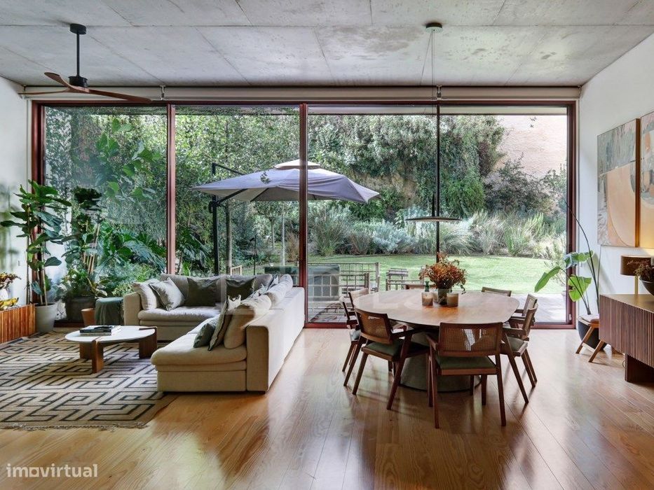 Apartamento T3 Duplex com jardim privativo e piscina, em Marvila