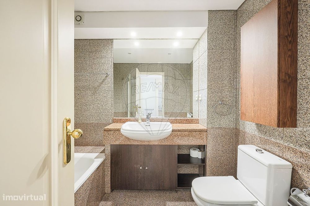 Apartamento T4 para arrendamento