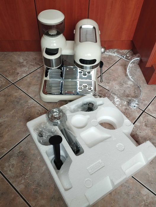 Bella Café 1550W Ekspres Kolbowy Kremowy