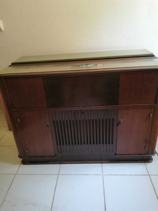 Móvel Radio e Giradiscos Vintage