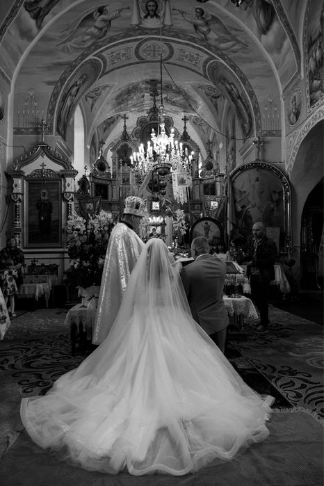 Продаю весільну сукню