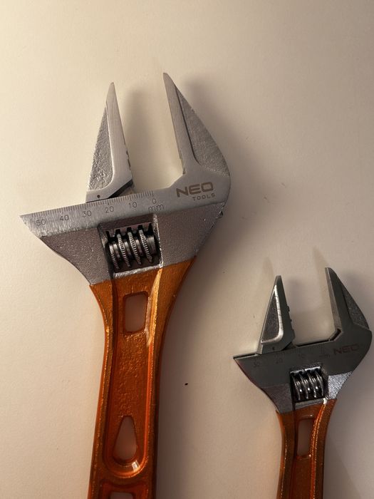 Zestaw kluczy nastawnych szwedzkich NEO Tools – 3 szt.
