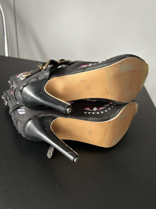 Wiosenne haftowane kozaczki boho r 38