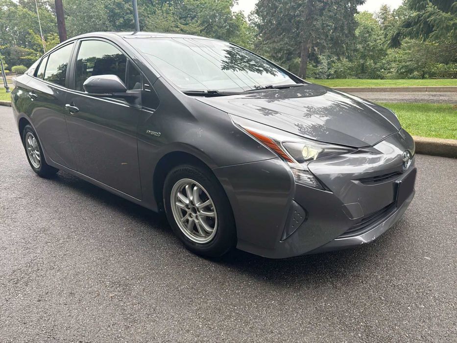 Toyota Prius      2016