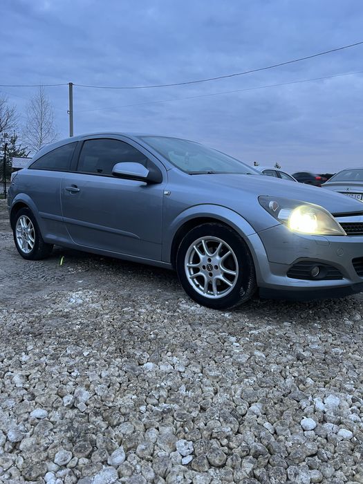 Продаж Опель Астра GTC