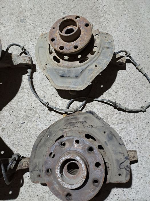 Поворотний кулак з ступицею Opel Vectra B 1995-2001 цапфа ступиця