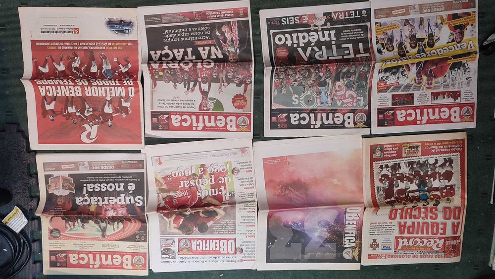 Lote 40 Revistas e jornais sobre S. L. Benfica