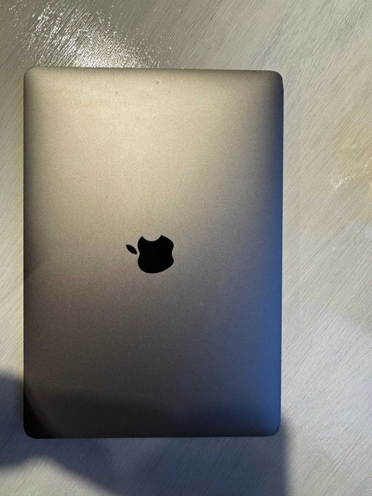 MacBook Pro 13 (2020) wraz z oryginalną ładowarką!!!