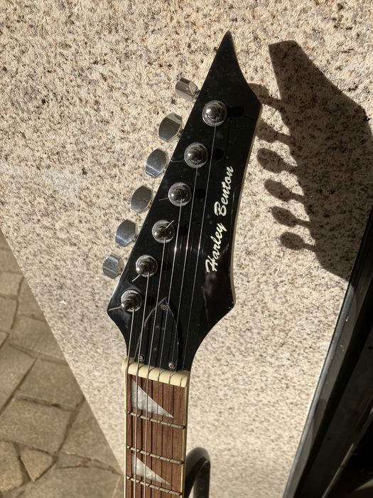 Harley Benton Flying V – Guitarra elétrica estilo metal / rock