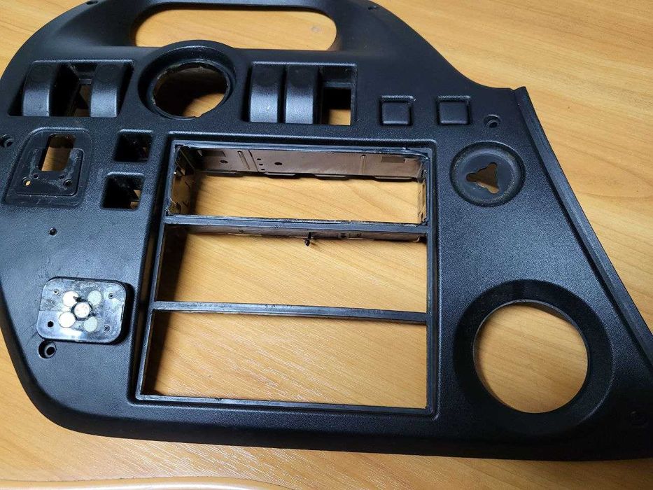 Центральна накладка (панель) торпедо DAF XF 105 XF 95 CF 85 1634735