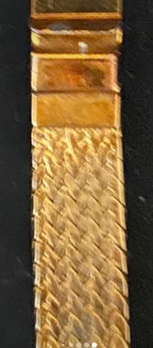 Relógio Dourado Marca Le Wave