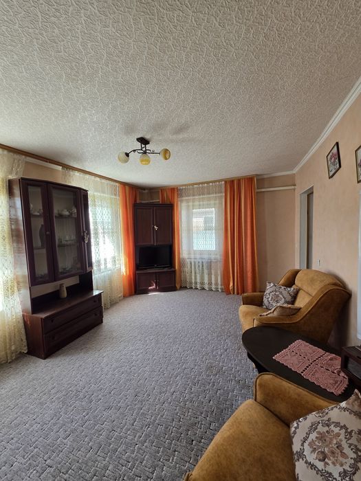 Продаж будинку неподалік від Літака