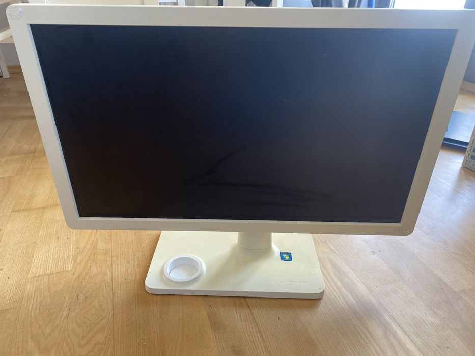 Monitor benq delikatnie uszkodzony