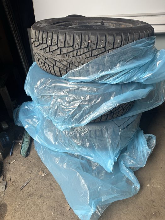 Шини з дисками 225/60 r17 Nokian