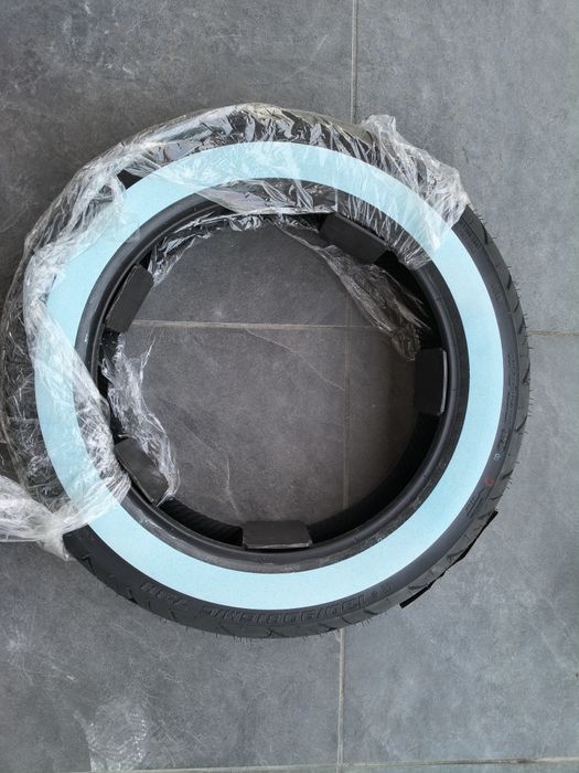 Opona motocyklowa z białym pasem 130/90 B16