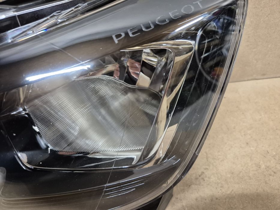 Peugeot Partner rifter lampa reflektor lewy europa