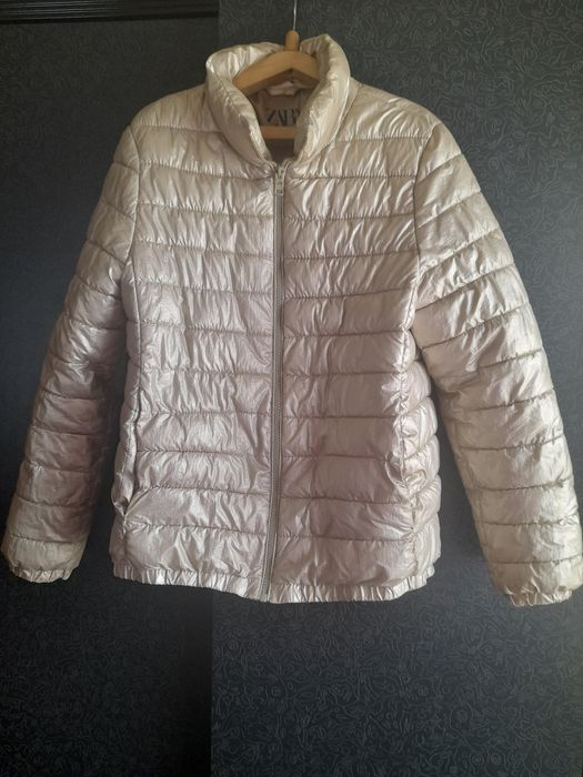Куртка на дівчину. ZARA.  Весна-осінь. Дуже якісна. Зріст від  150 до 168 см.