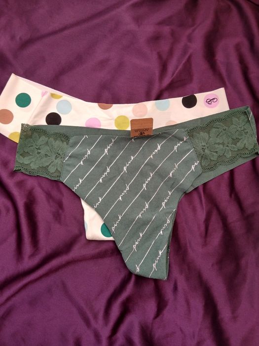 Безшовні трусики-стрінги Victoria's Secret