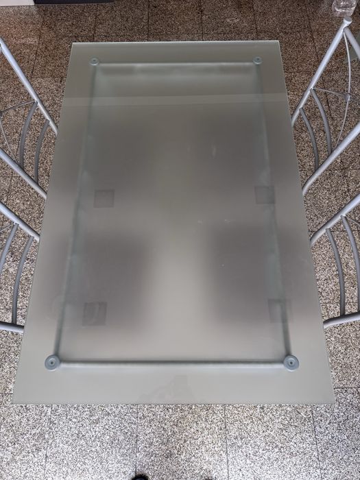 Mesa de vidro de jantar