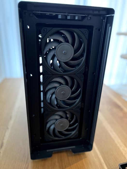 Komputer RTX 5070, AMD 8700 X3D, 32gb DDR5, B650M, 2TB SSD, WIN 11