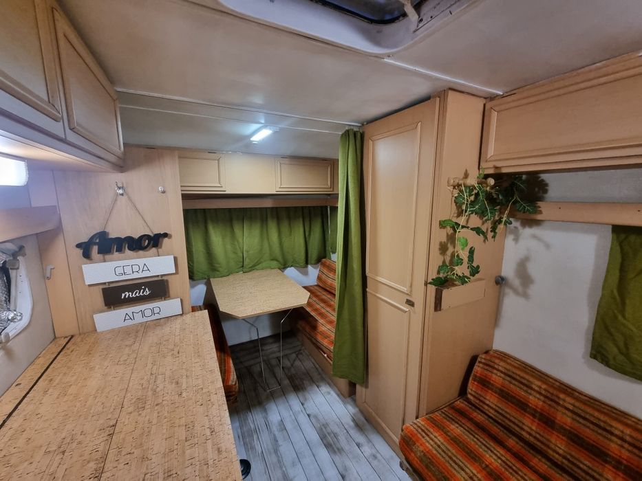 Caravana c/ WC e documentos