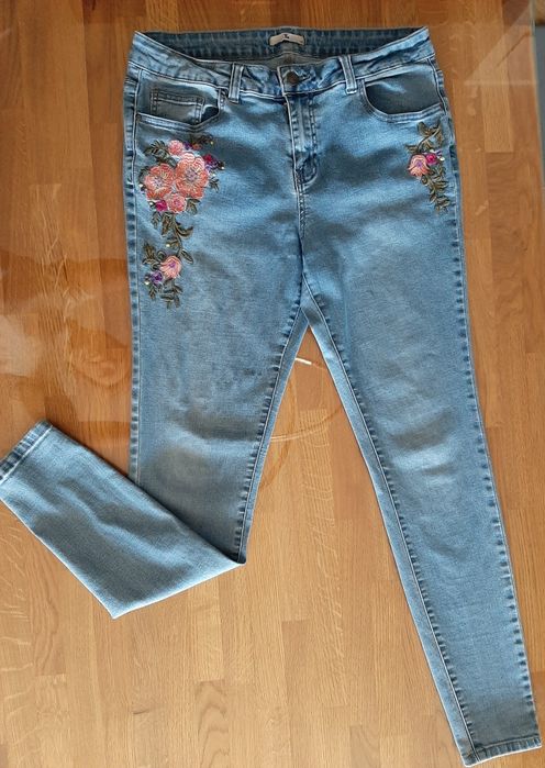 Spodnie jeansy z haftem Tu rozmiar 12R (40)