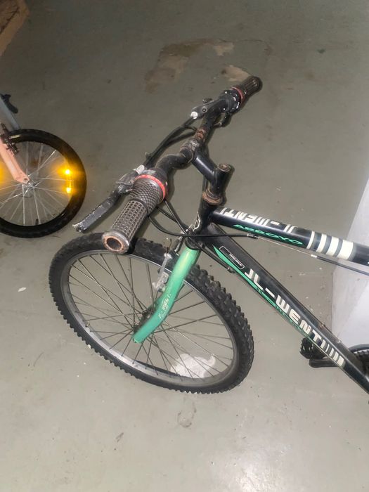 Bicicleta já muito usada
