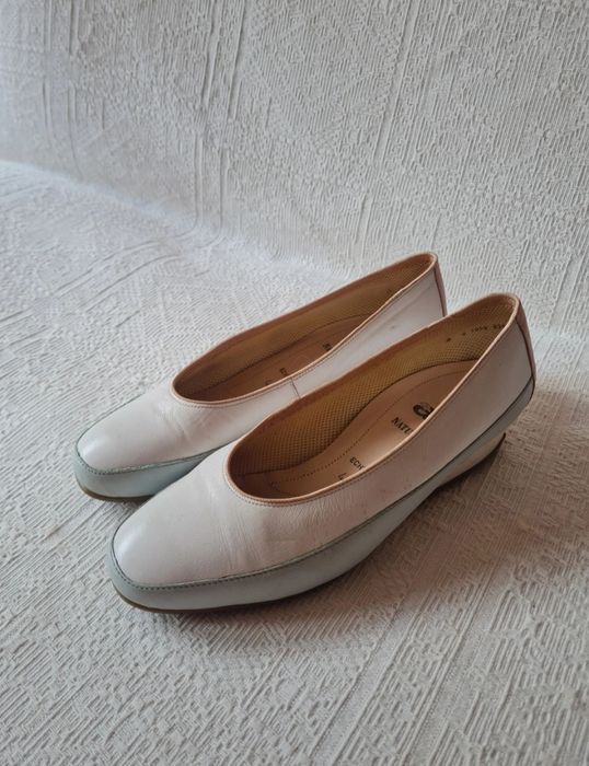 Buty damskie na platformie półbuty kremowe niebieskie skórzane ara