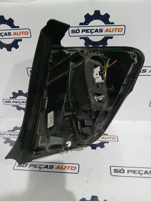 FAROLIM ESQUERDO CINZA CITROEN C3 II 1.4VTI ANO: 2010