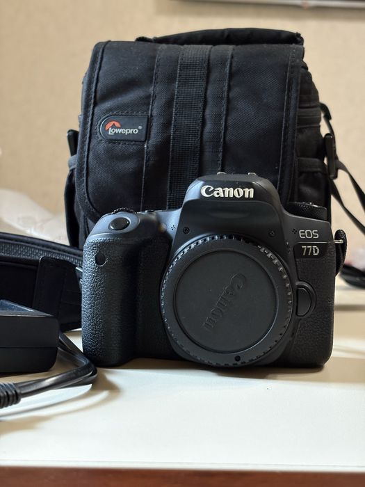 Фотоапарат Canon 77D