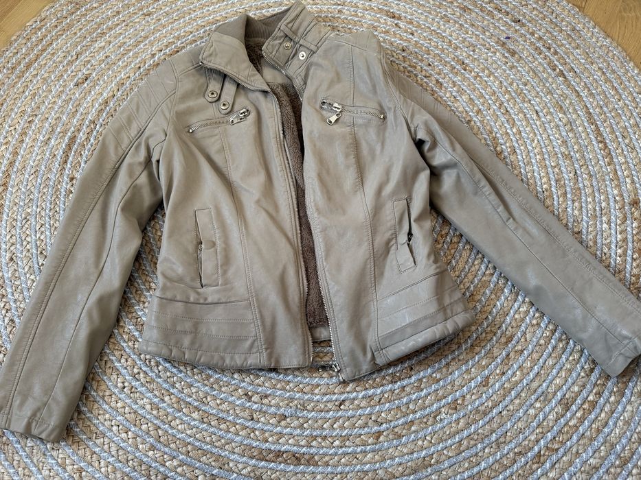 Весняна курточка жіноча