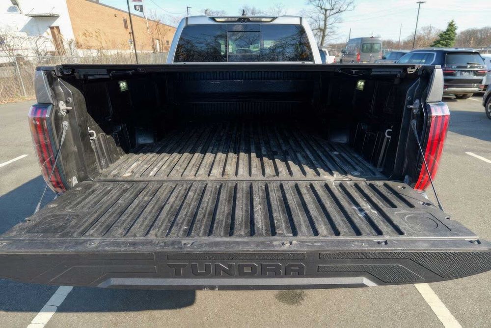 Toyota Tundra      2022