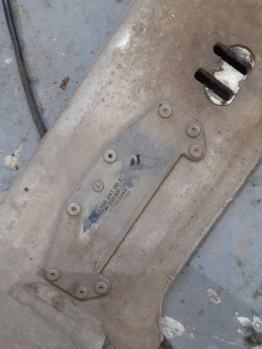 Балка траверса КПП Mercedes ml gl W166 A1662410047