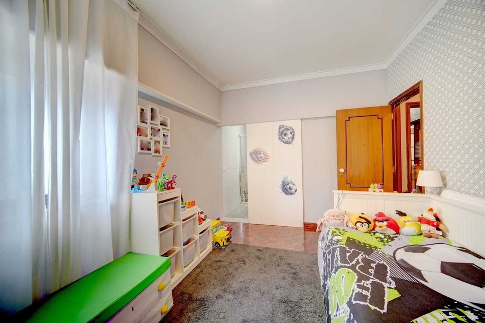 Apartamento T4 em Massamá + garagem box