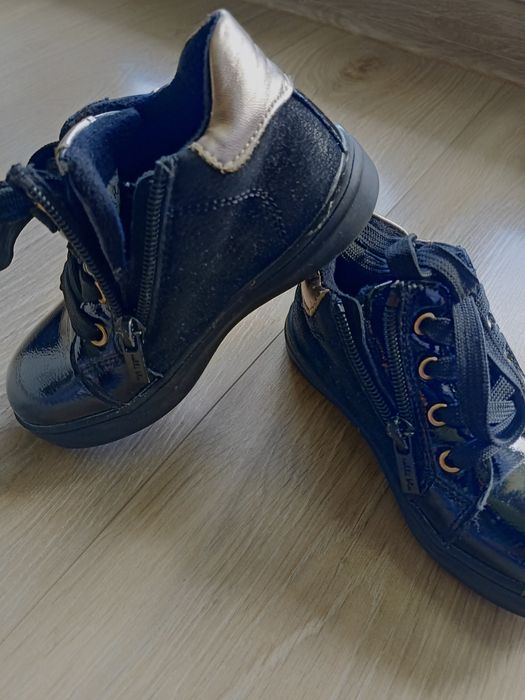 Botki trzewiki dziewczęce czarne lakierowane 26