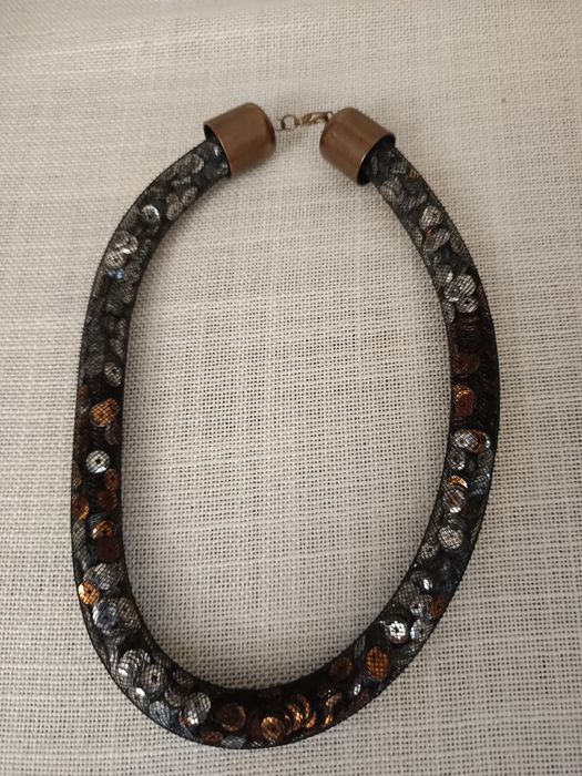 Colar Original, em  rede.