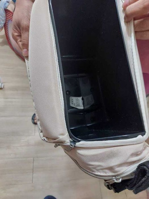 Mala/assento/termo/cadeira/muda fraldas. Faz todas estas funções.